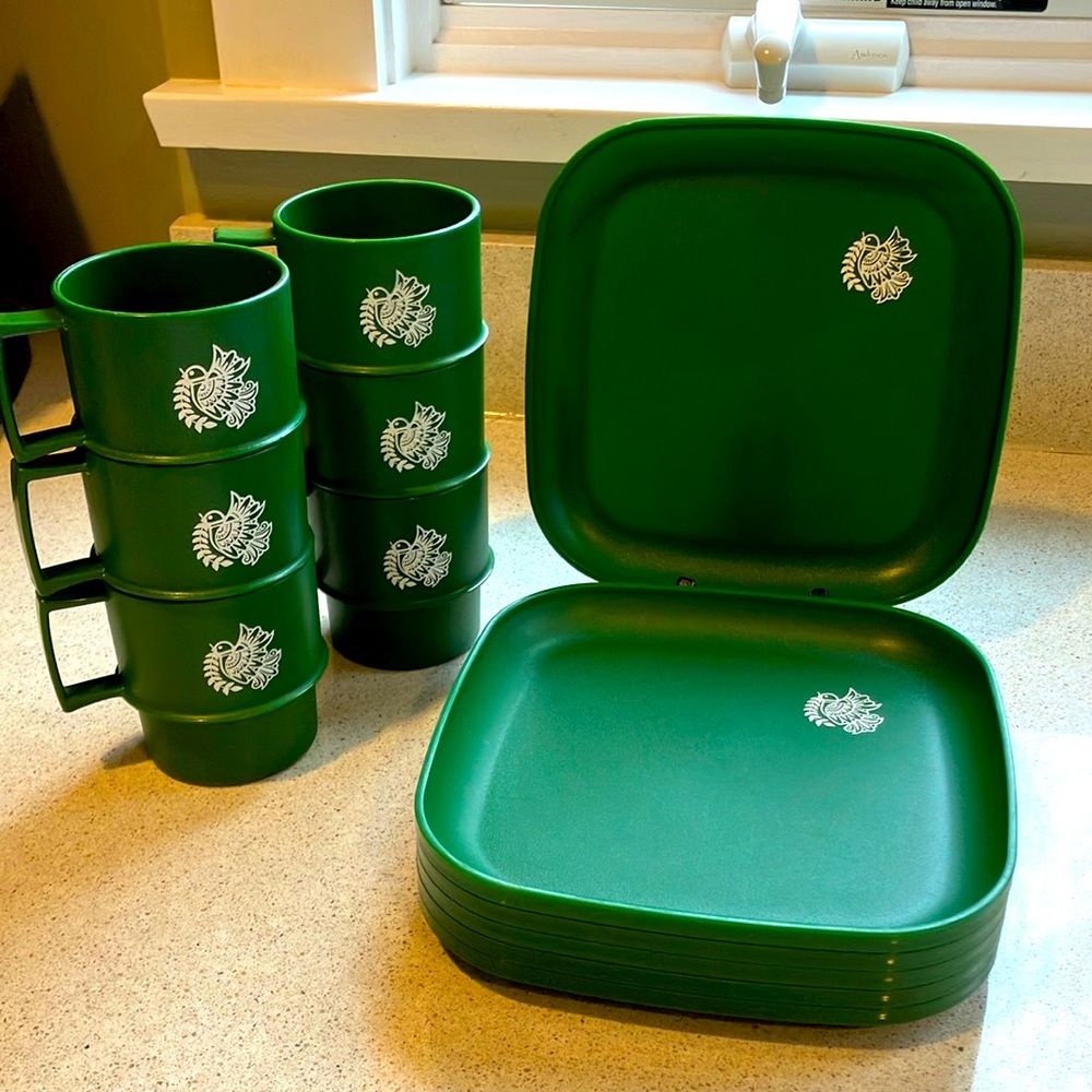 (6) Vintage Tupperware Green Dove Mugs & Plates -